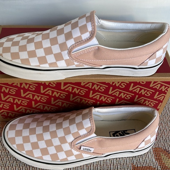 Vans Men’s Classic Slip-On
Color Theory Checkerboard Rose Smoke
VN000BVZBQL SNKR - Picture 3 of 16